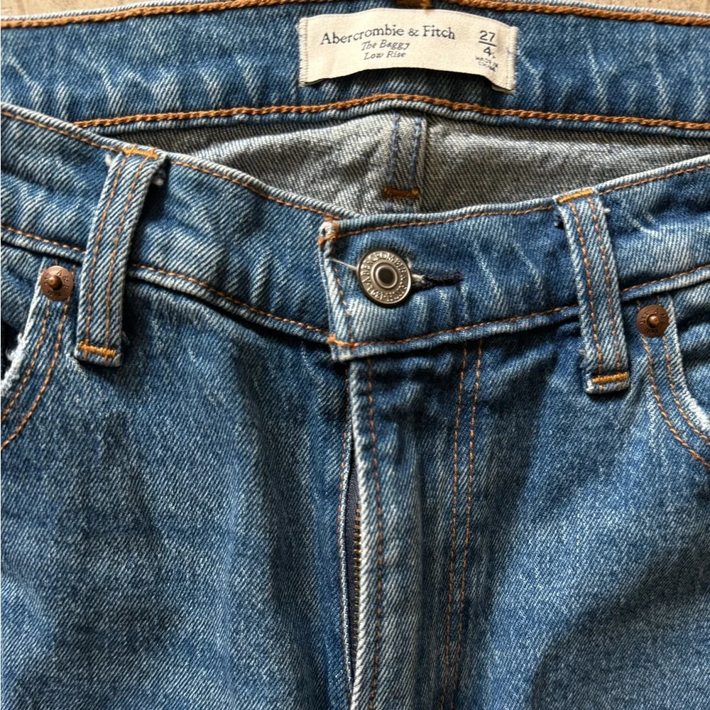 Abercrombie & Fitch The Baggy Low Rise Jeans - Picture 3 of 4